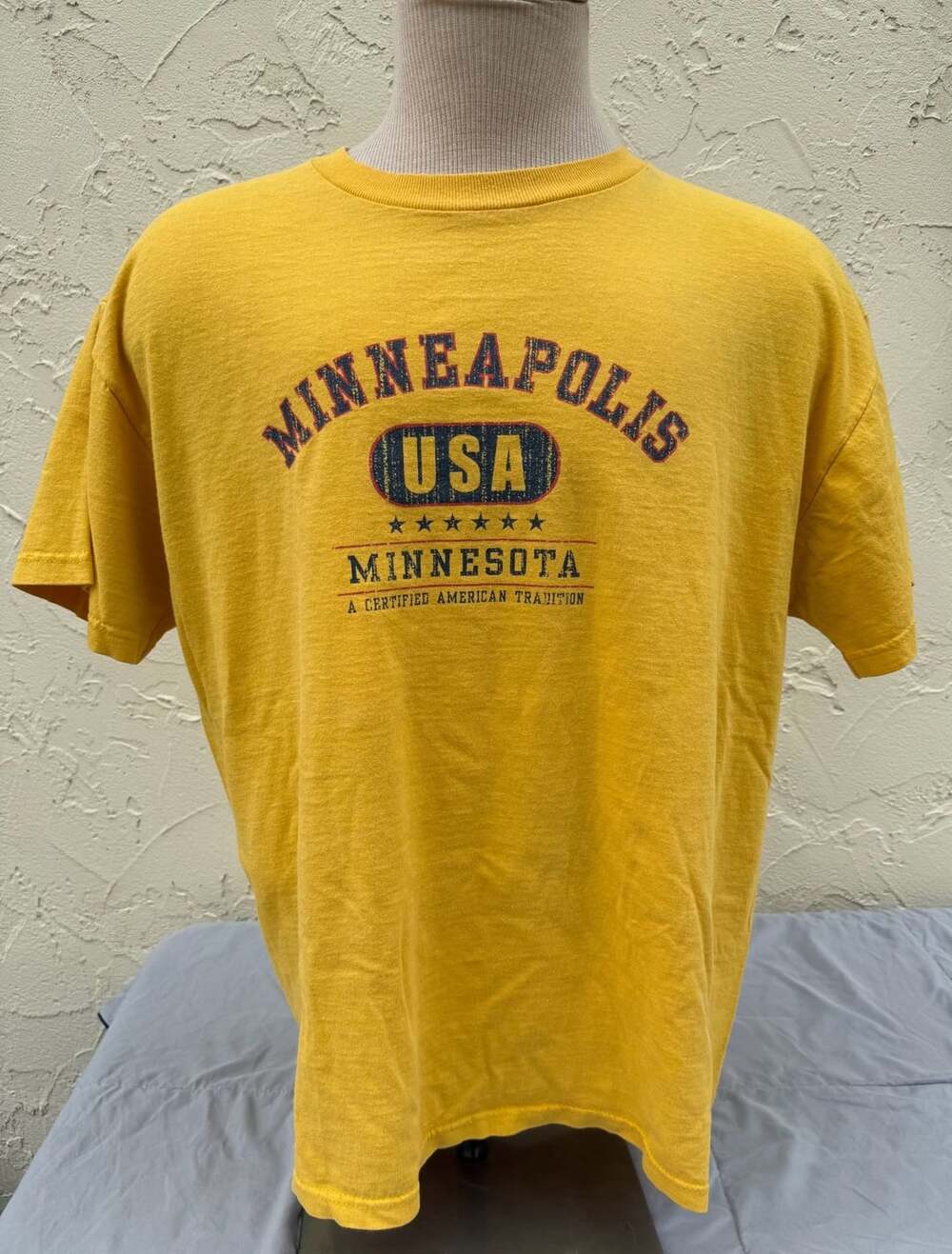 Vintage Delta Pro Weight Minneapolis Minnesota USA Graphic T-Shirt Yellow Large